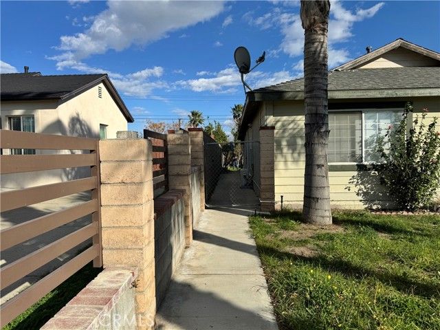 7757 Boxwood Avenue, Fontana, CA 92336