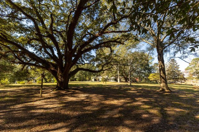 18 Gordon Dr., Petal, MS 39465