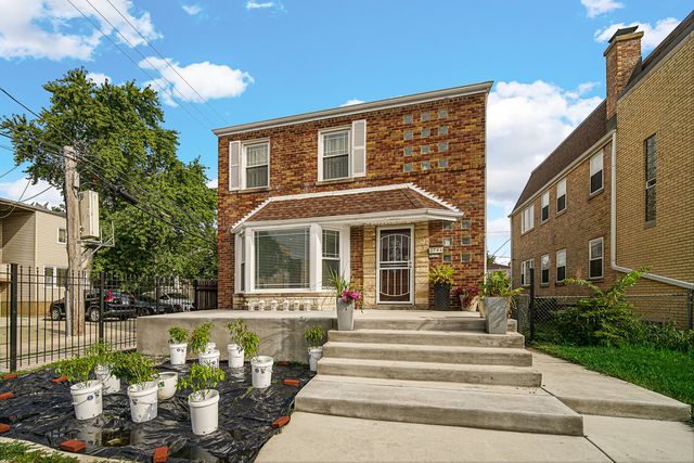 2744 W Catalpa Avenue, Chicago, IL 60625
