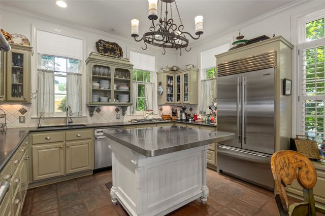 2321 Medford Court E, Fort Worth, TX 76109