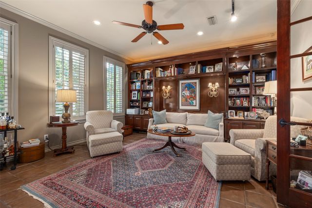 2321 Medford Court E, Fort Worth, TX 76109