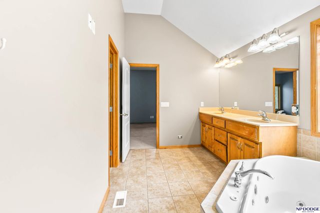 7408 S 103rd Avenue, La Vista, NE 68128
