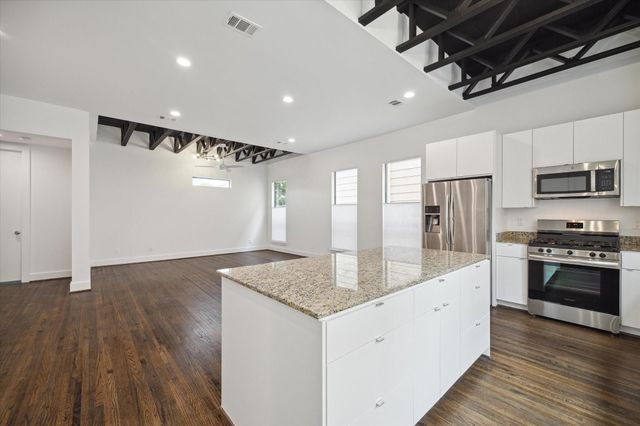 1105 W 21st Street B, Houston, TX 77008