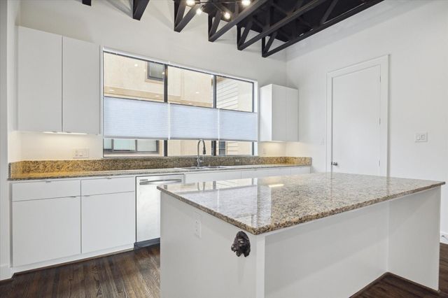 1105 W 21st Street B, Houston, TX 77008