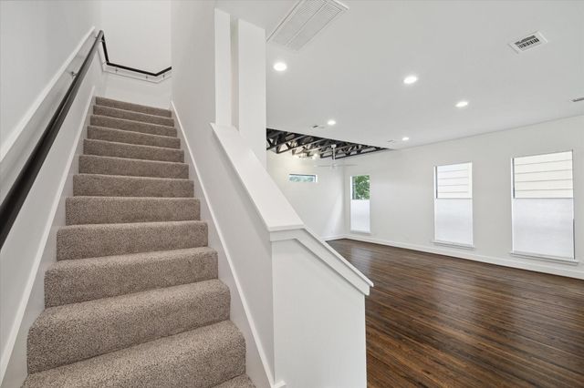 1105 W 21st Street B, Houston, TX 77008
