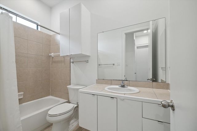 1105 W 21st Street B, Houston, TX 77008