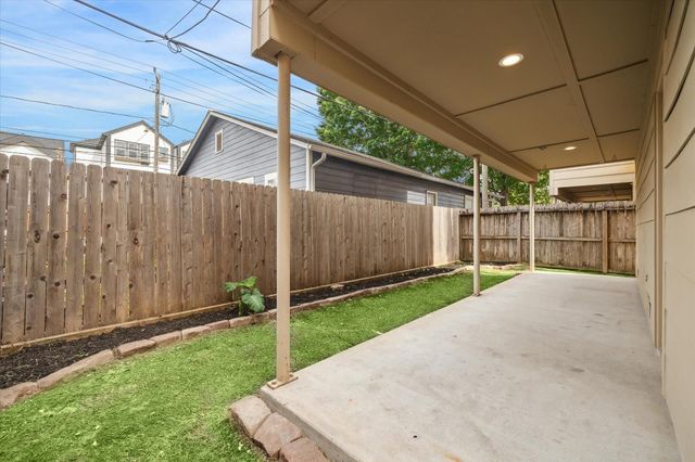 1105 W 21st Street B, Houston, TX 77008