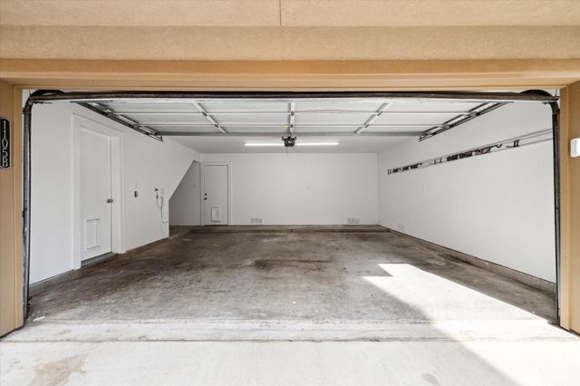 1105 W 21st Street B, Houston, TX 77008