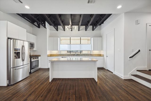 1105 W 21st Street B, Houston, TX 77008