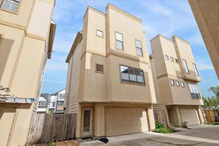 1105 W 21st Street B, Houston, TX 77008