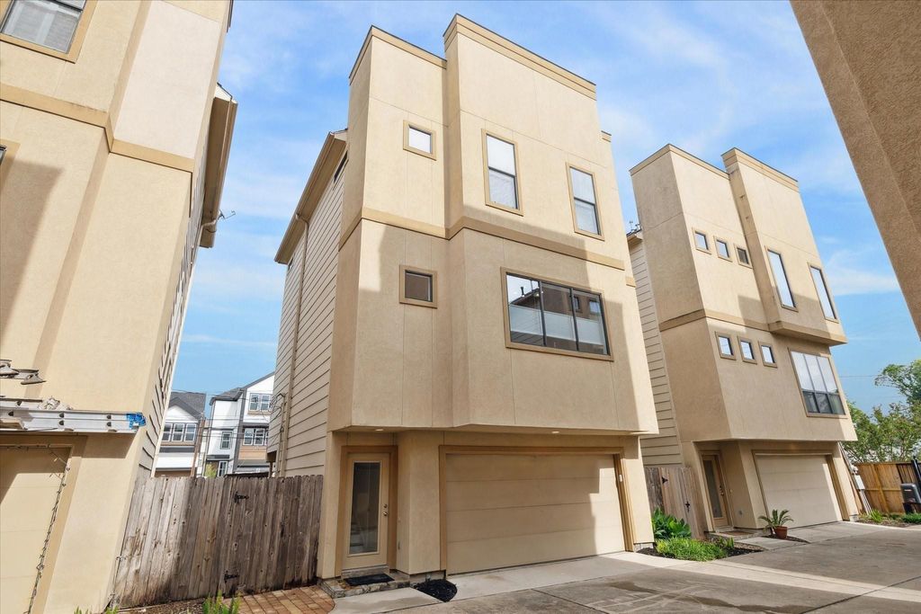 1105 W 21st Street B, Houston, TX 77008
