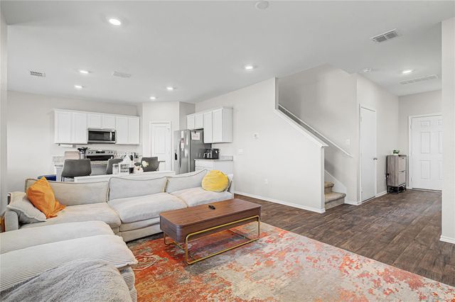 18517 Cremello DR B, Manor, TX 78653