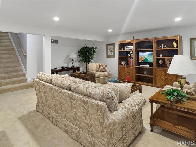 1305 Running Creek Court, Washington, MO 63090