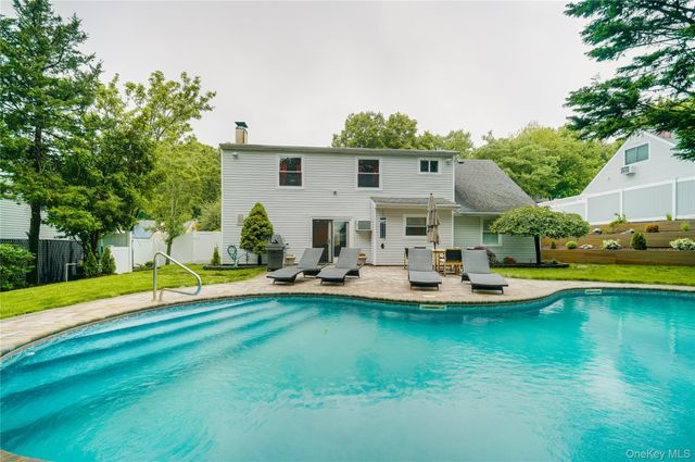 151 Rosemont Avenue, Farmingville, NY 11738