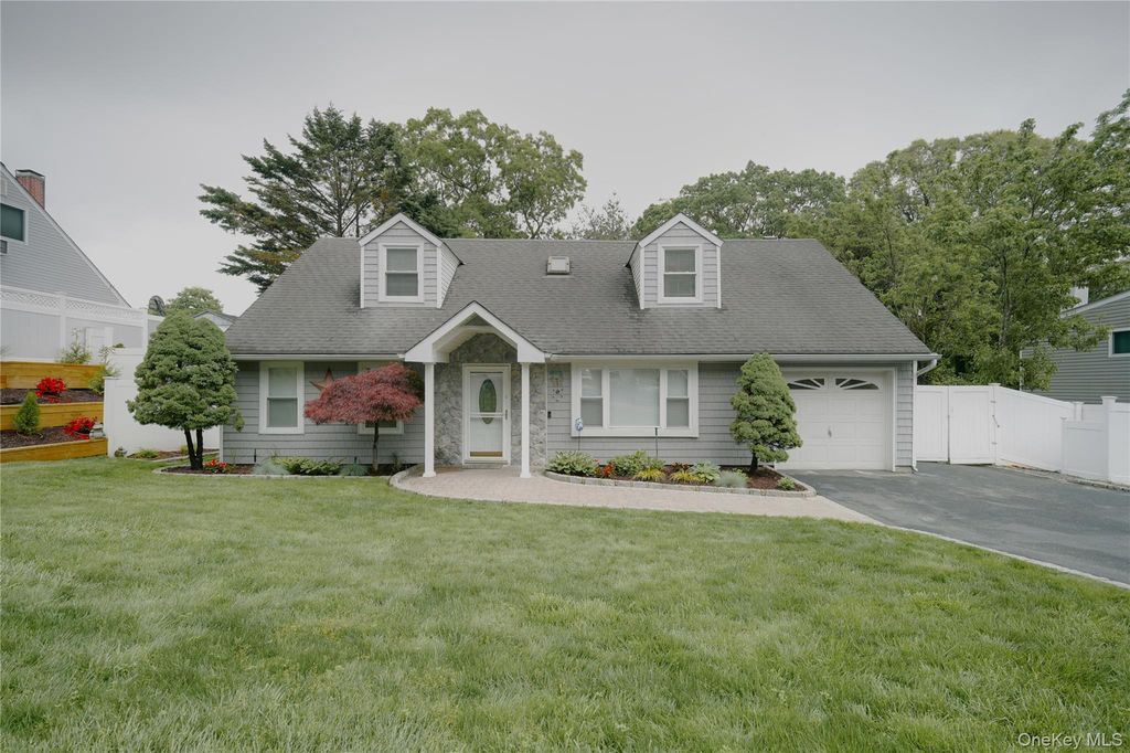 151 Rosemont Avenue, Farmingville, NY 11738