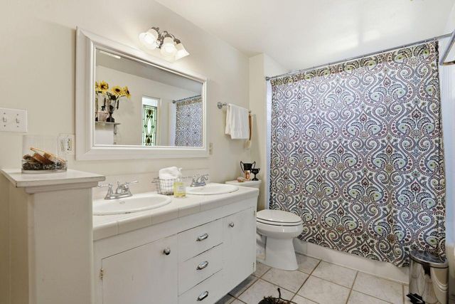 963 Swanston Dr, Sacramento, CA 95818
