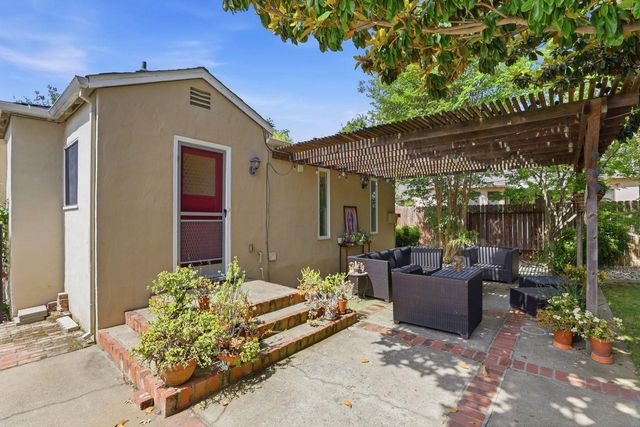963 Swanston Dr, Sacramento, CA 95818