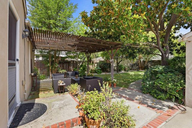 963 Swanston Dr, Sacramento, CA 95818
