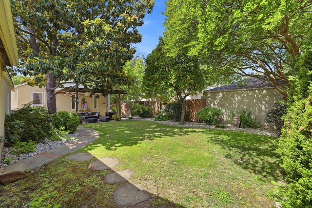 963 Swanston Dr, Sacramento, CA 95818