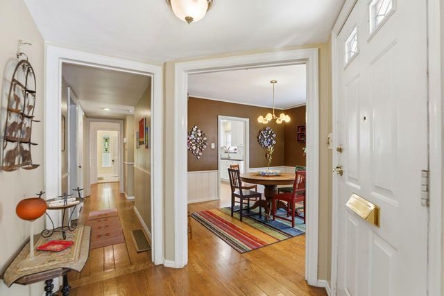 963 Swanston Dr, Sacramento, CA 95818