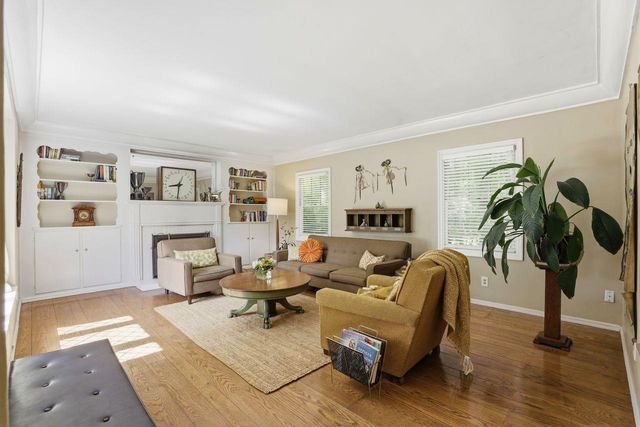 963 Swanston Dr, Sacramento, CA 95818