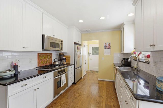 963 Swanston Dr, Sacramento, CA 95818