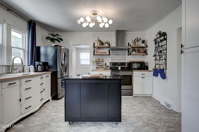 1508 S Moffet Avenue, Joplin, MO 64804