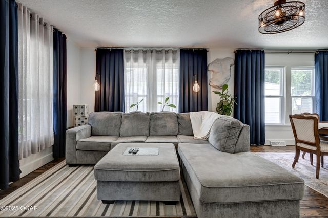 1508 S Moffet Avenue, Joplin, MO 64804