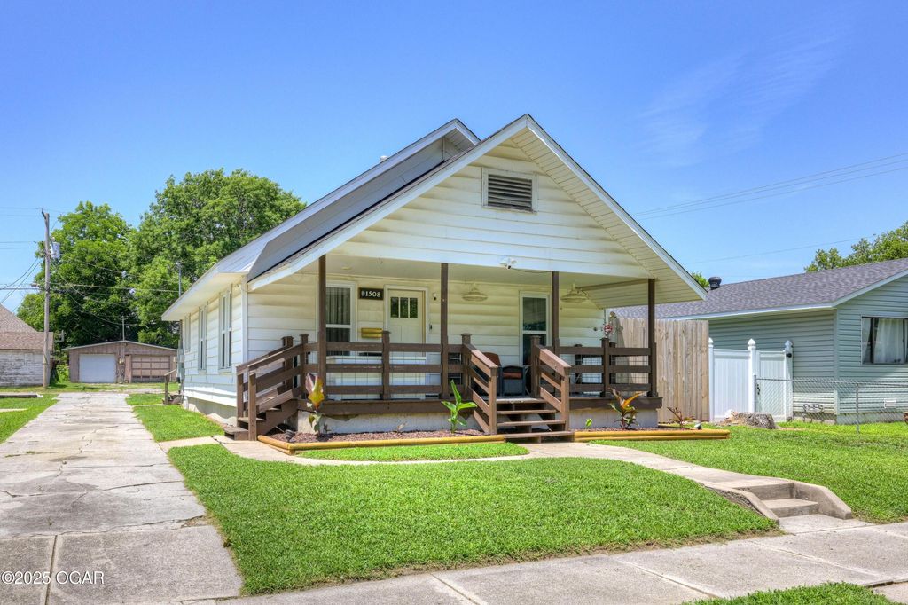 1508 S Moffet Avenue, Joplin, MO 64804