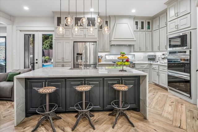 2121 Clearspring Drive S, Irving, TX 75063