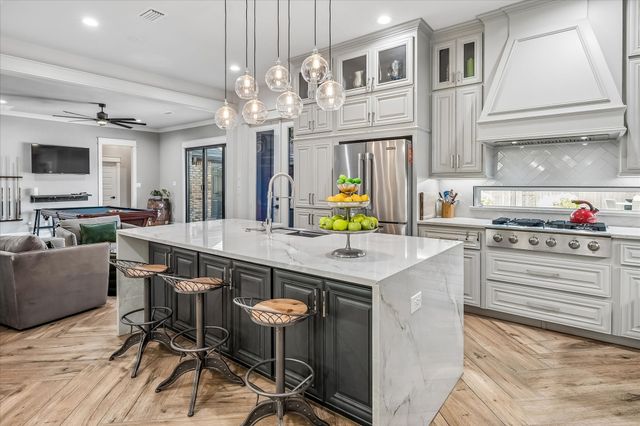 2121 Clearspring Drive S, Irving, TX 75063