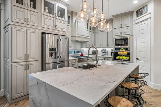 2121 Clearspring Drive S, Irving, TX 75063