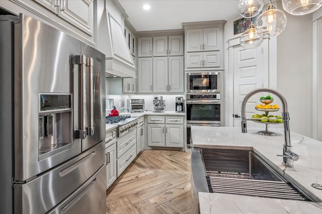 2121 Clearspring Drive S, Irving, TX 75063