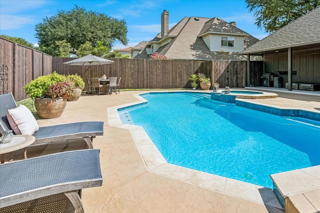 2121 Clearspring Drive S, Irving, TX 75063