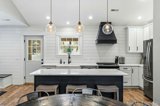 6541 145th Avenue, Holland, MI 49423