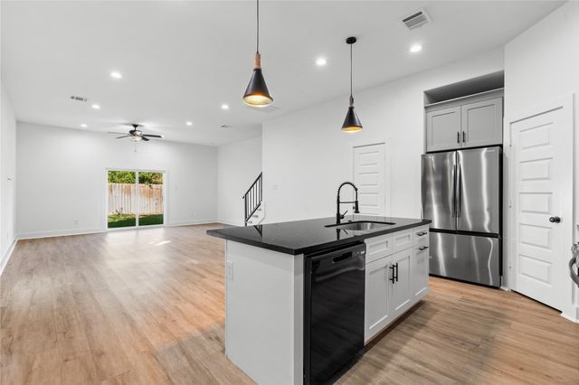 2213 Lee Street, Houston, TX 77026