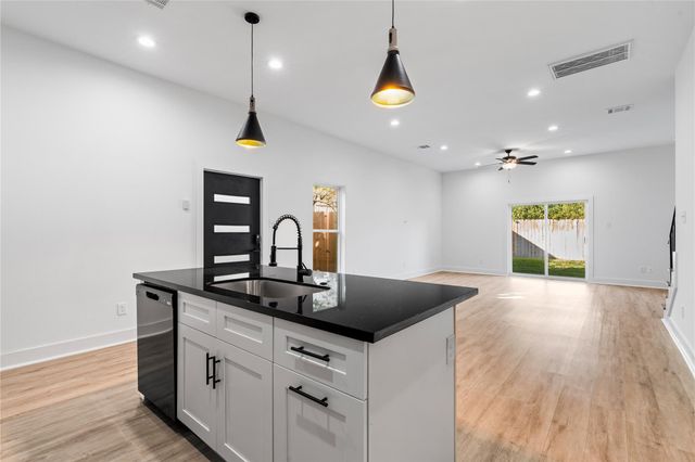 2213 Lee Street, Houston, TX 77026