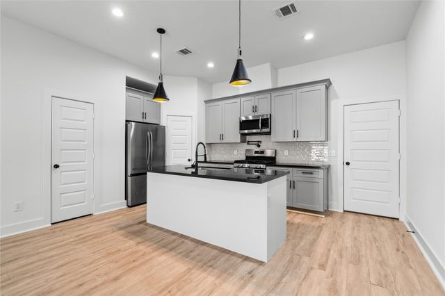 2213 Lee Street, Houston, TX 77026