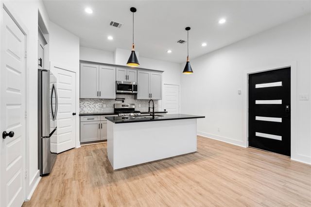 2213 Lee Street, Houston, TX 77026