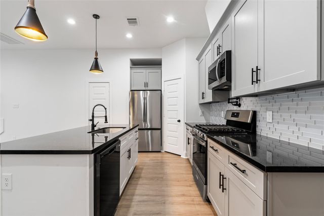 2213 Lee Street, Houston, TX 77026