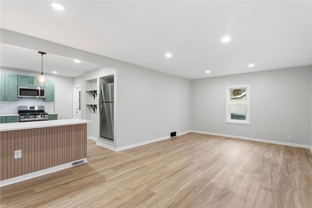 3809 41st Ave, Pulaski Twp, PA 15066