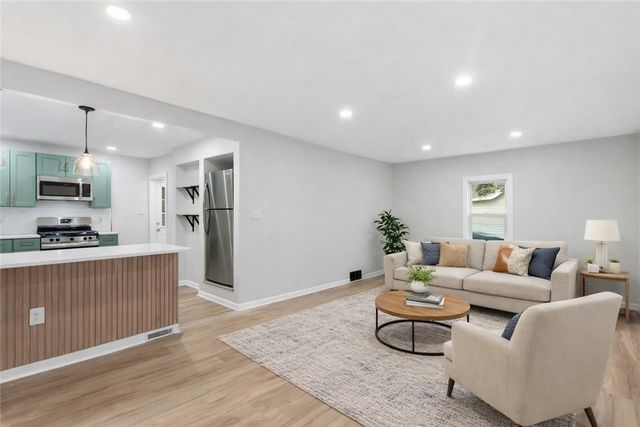 3809 41st Ave, Pulaski Twp, PA 15066