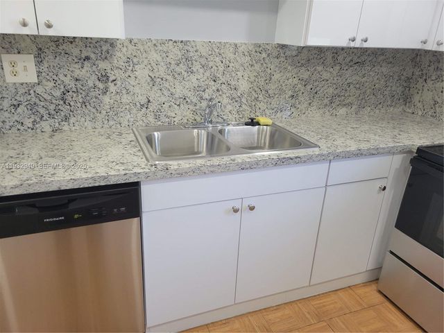 706 NW 87th Ave 312, Miami, FL 33172