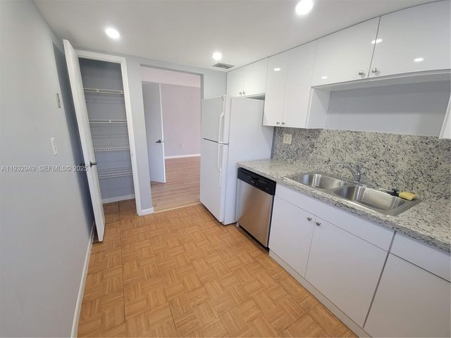 706 NW 87th Ave 312, Miami, FL 33172