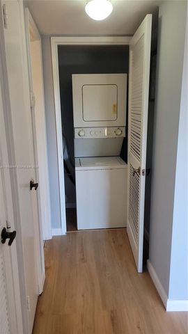 706 NW 87th Ave 312, Miami, FL 33172