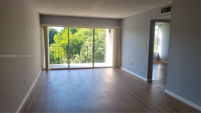 706 NW 87th Ave 312, Miami, FL 33172