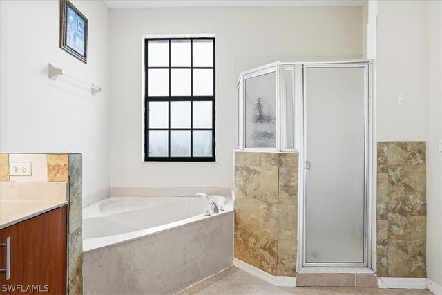 7576 Bristol CIR, Naples, FL 34120