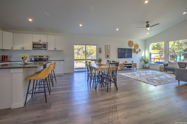 1827 Live Oak, Canyon Lake, TX 78133