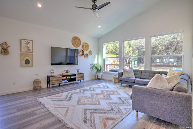 1827 Live Oak, Canyon Lake, TX 78133