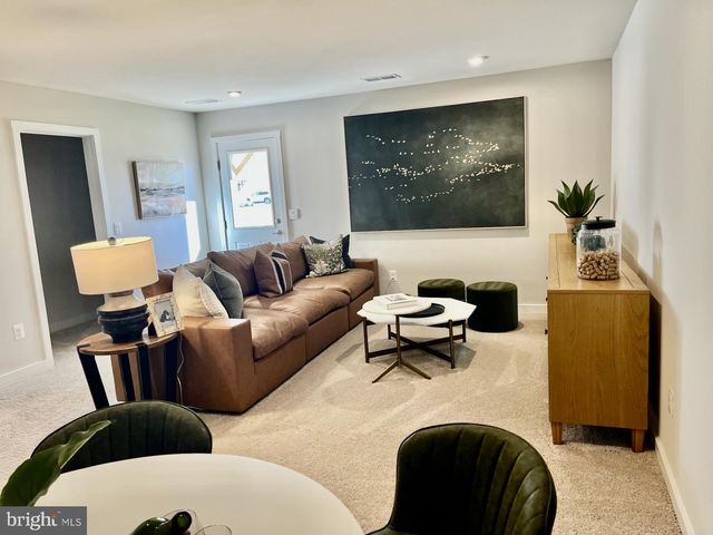 61 ZANDER RD, Inwood, WV 25428